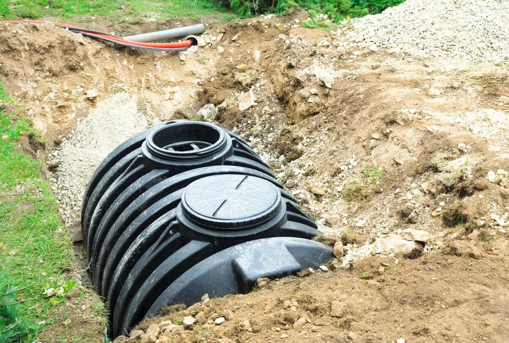 14. Installera Enskilt Avlopp Reningsverk Trekammarbrunn.jpg Slamavskiljare
